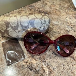 Coach HC8008(L010 Alicia) Red Sunglasses
